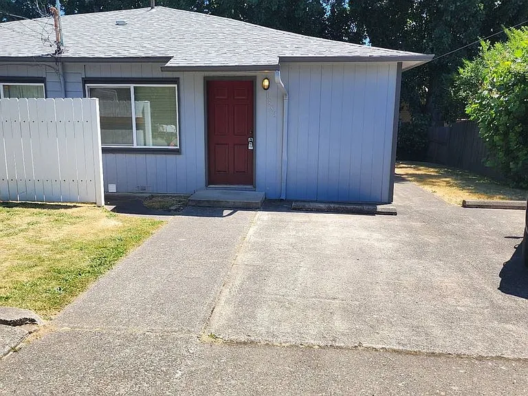 1483 NW Fairmount St — Photo 2