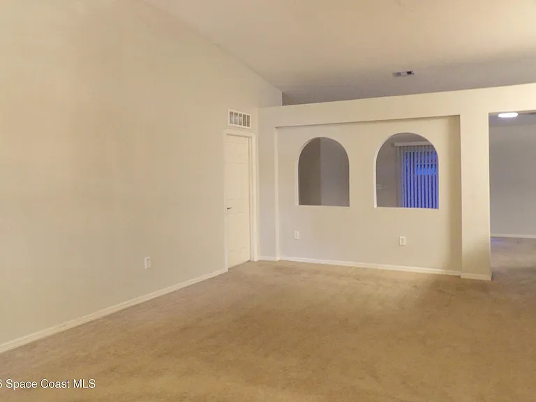 410 Birch Ave SW — Photo 2
