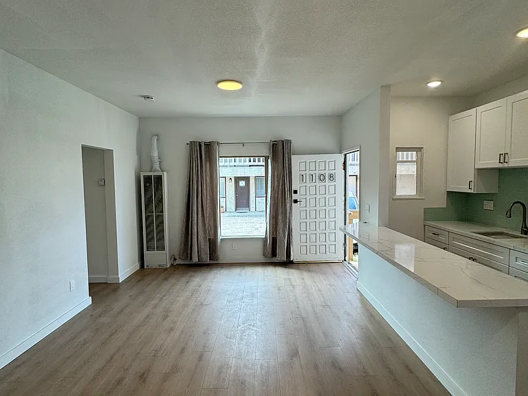 1108 S Seaward Ave — Photo 4