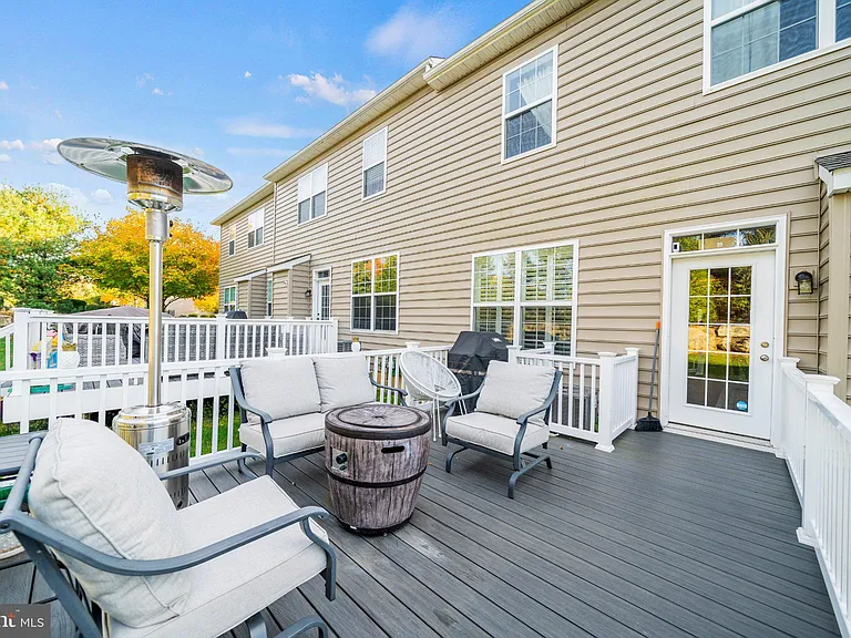 6 New Village Greene Dr — Photo 28