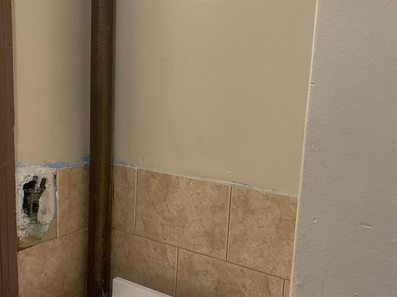 3rd image of 806 E 233rd St APT 3
