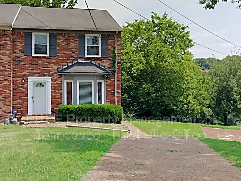 840 Woodcraft Dr — Photo 2