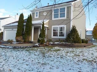 9882 Chetwood Dr, Huntley, IL 60142