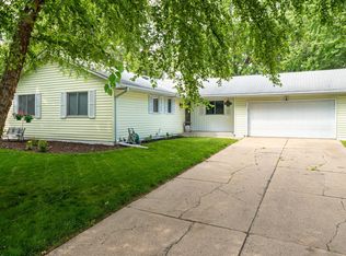 11425 Valley Ct, Burnsville, MN 55337