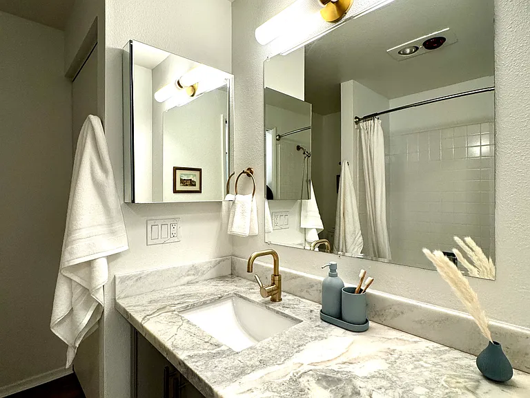 410 13th Ave E #Penthouse 3 — Photo 19