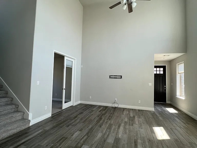 112 Freeman Loop — Photo 4