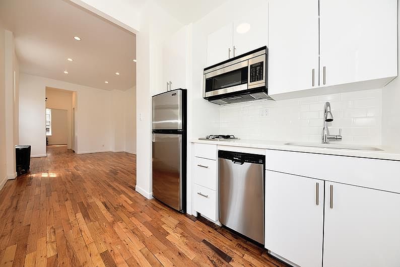 1st image of 320 W 17th St APT 2RE
