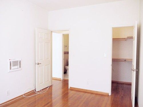 4th image of 2326 Pacific Ave APT C