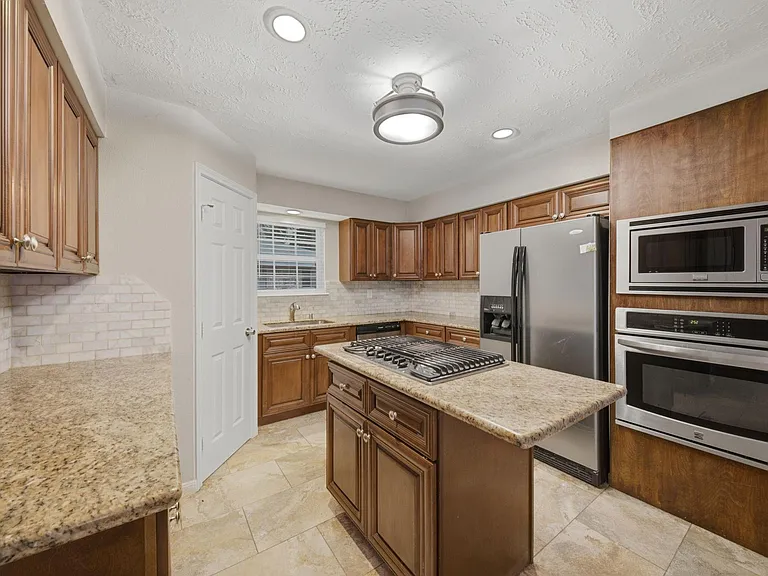 16611 Ben Ledi Dr — Photo 6