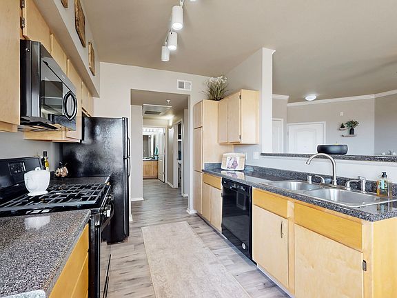 3rd image of 6200 Montano Plaza Dr NW #4-0421