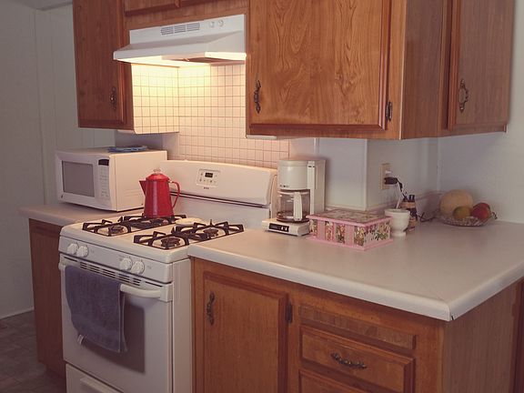 3rd image of 122 Kaseberg Drive