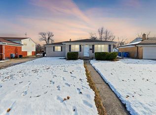32736 Columbus Dr, Warren, MI 48088
