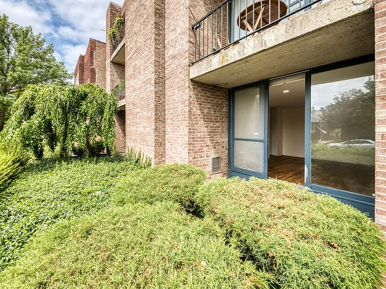 5435 N Artesian Ave #1W — Photo 4