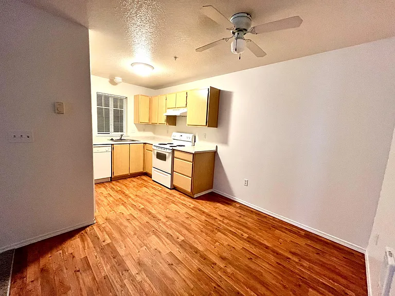 Cedarhurst Village — Photo 23