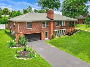 2 Sappington Acres Dr, Saint Louis, MO
