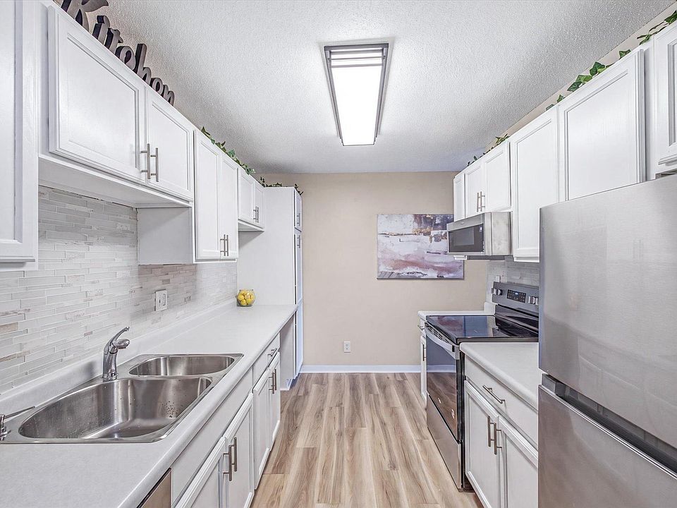 1st image of 132 Demont Ave E APT 221
