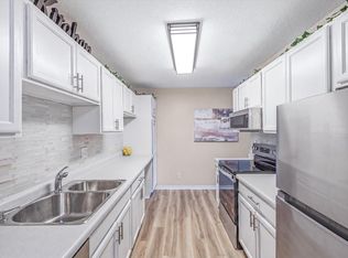 132 Demont Ave E APT 221, Little Canada, MN 55117