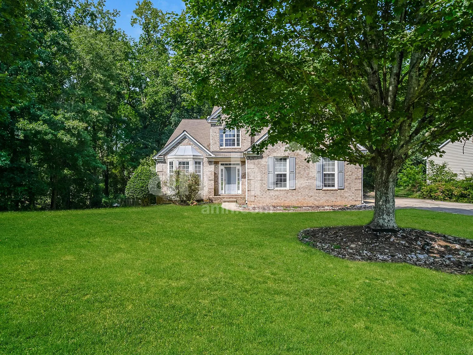 6 bed, 5.0 bath, 2454 sqft, $2,640 — Photo 1