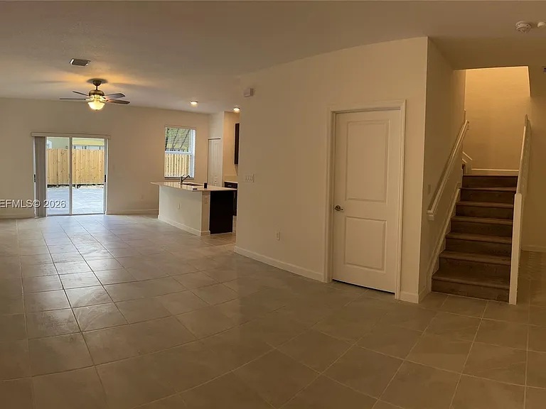 1120 SE 26th Ter #1120 — Photo 8