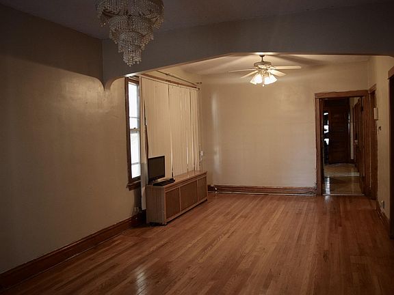 3rd image of 4512 S Sacramento Ave