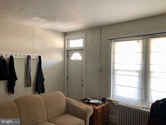 5th image of 279 Hermitage St