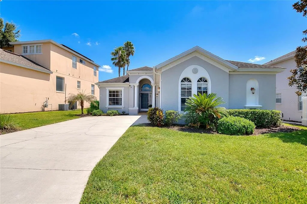 4 bed, 2.5 bath, 1903 sqft, $3,200 — Photo 1