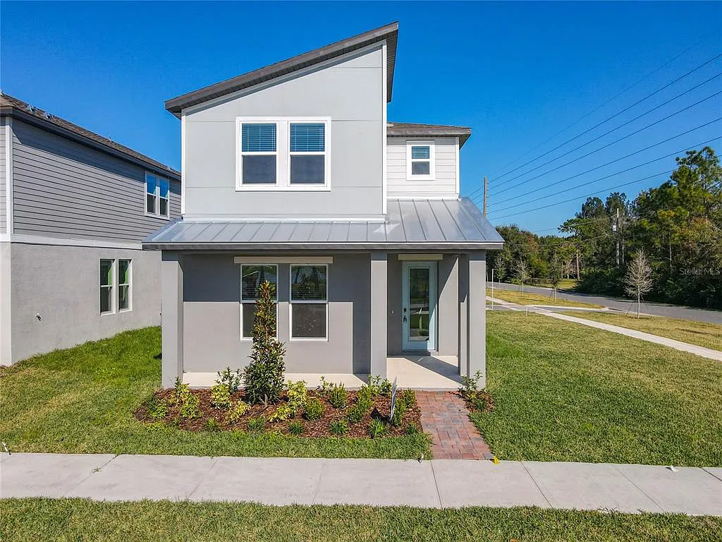 4 bed, 2.5 bath, 2011 sqft, $2,400 — Photo 2