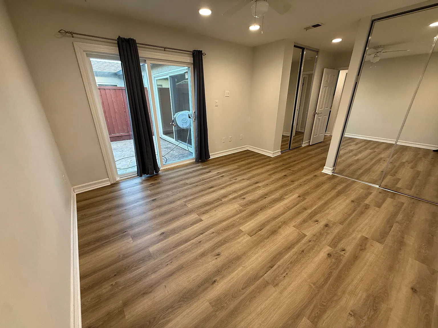 2 bed, 815 sqft, $3,595 — Photo 4