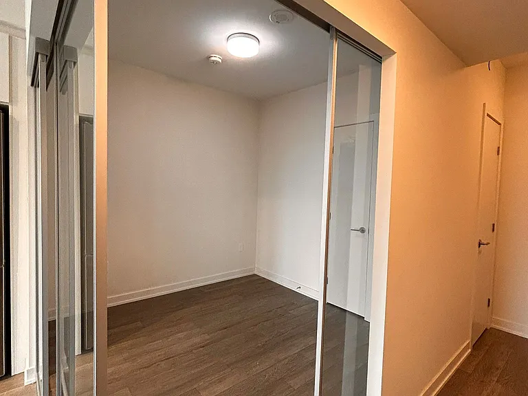 212 King William St #620 — Photo 13
