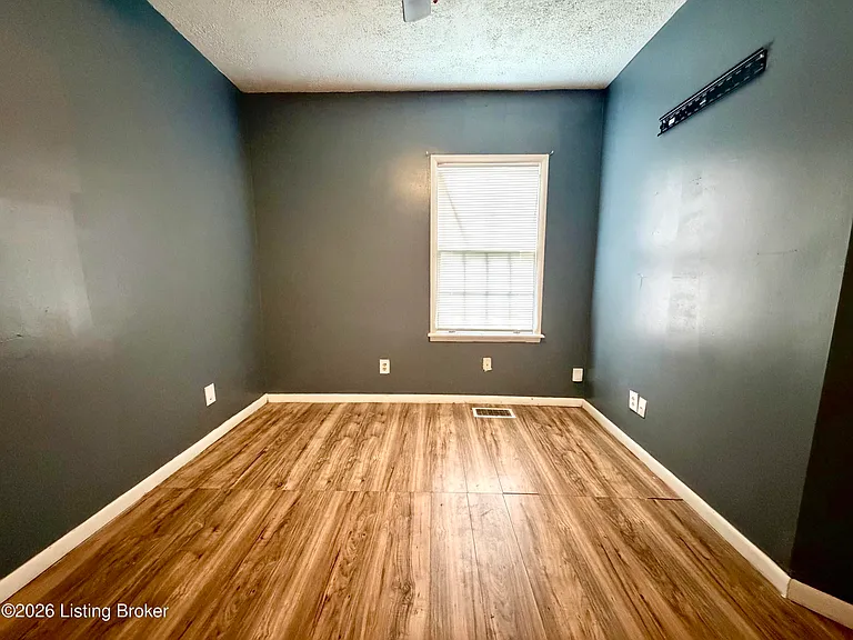 900 Beecher St — Photo 6