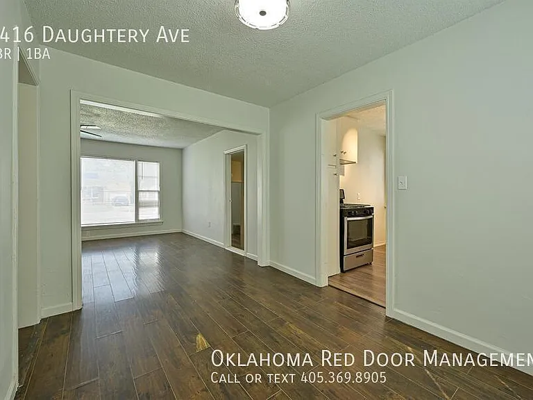 1416 Daugherty Ave — Photo 3