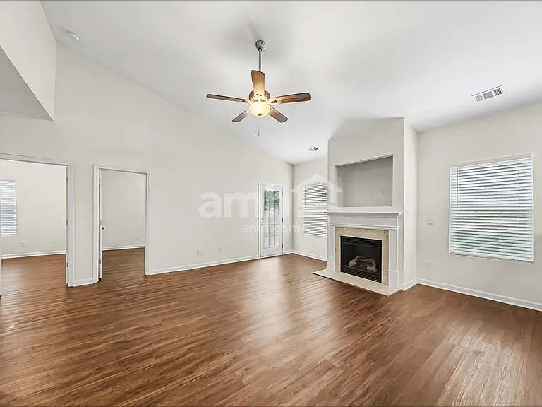929 Redland Dr — Photo 6