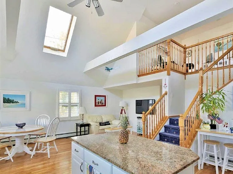 305 Baltimore Ave — Photo 5