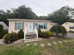 143 Poplar Dr, Cranston, RI 02920