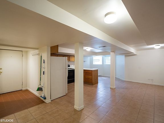 3rd image of 4009 N Greenview Ave #Gdn