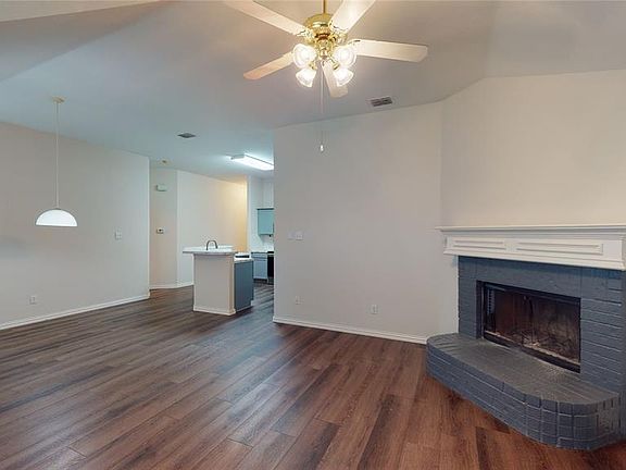 4th image of 300 Foreston Dr