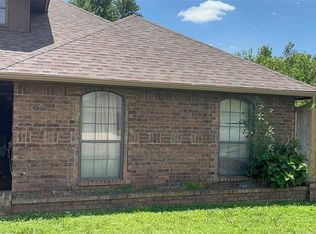 11832 SW 4th St, Yukon, OK 73099