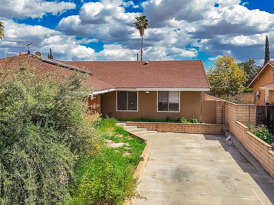 1st image of 13636 Thunderbird Dr