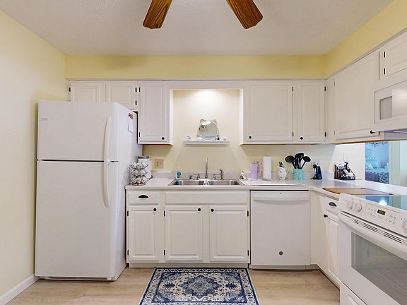 4th image of 39 Albert Avenue #12
