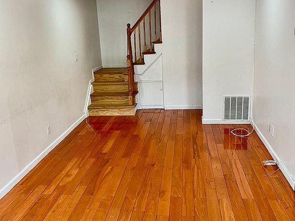 3rd image of 46 Wolkoff Ln