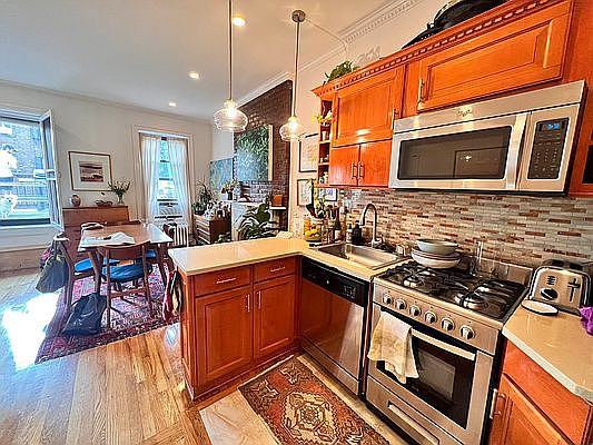 3rd image of 318 Carlton Ave APT 2