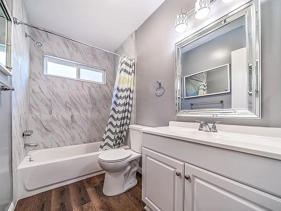 4th image of 5328 Newcastle Ave Unit 30