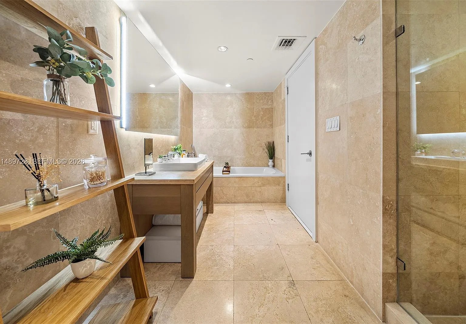 2399 Collins Avenue — Photo 4