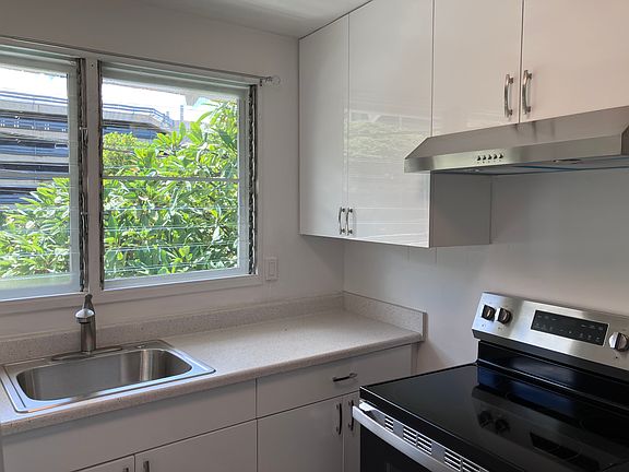 5th image of 522 Captain Cook Ave