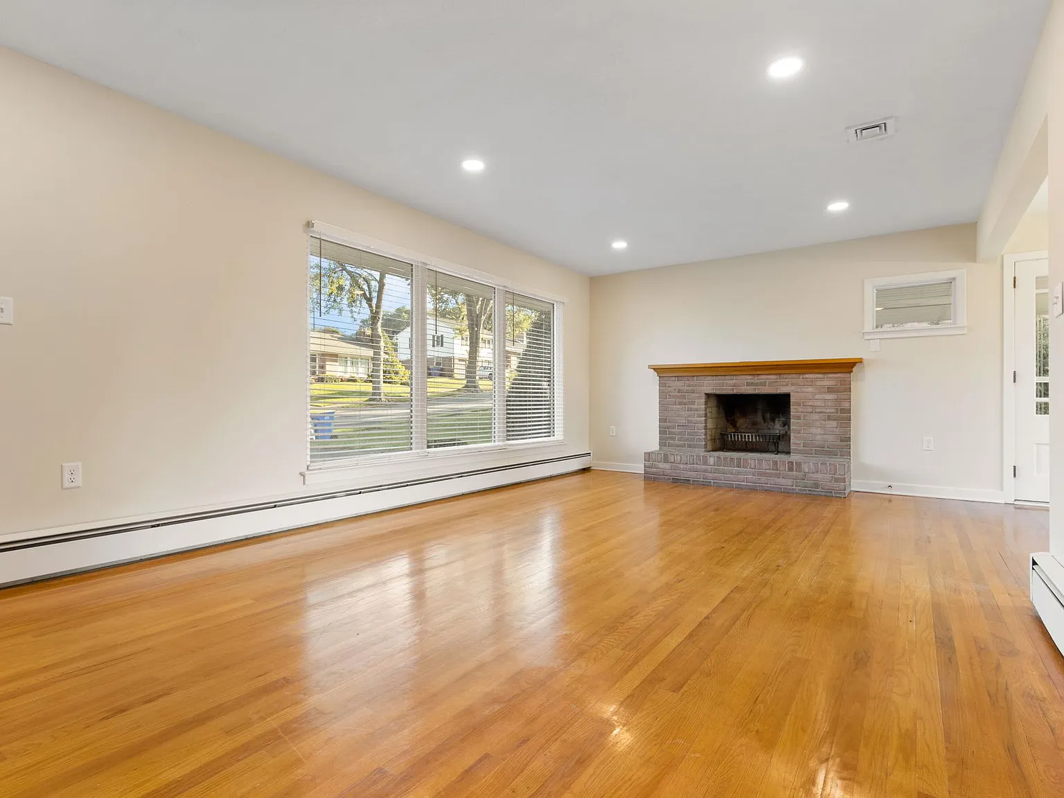 3 bed, 1900 sqft, $2,100 — Photo 4