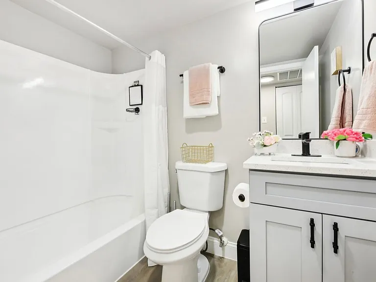 Potomac Garden Apartments — Photo 8