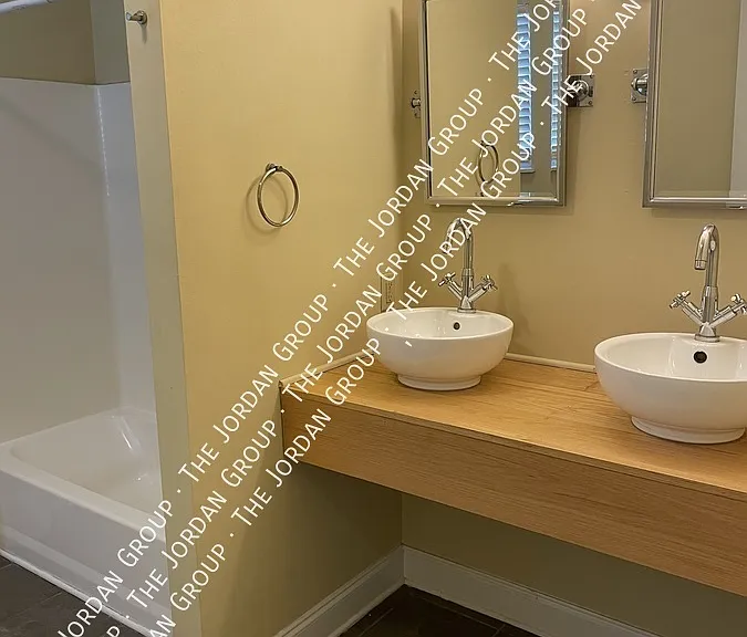 73 Robertson St — Photo 8