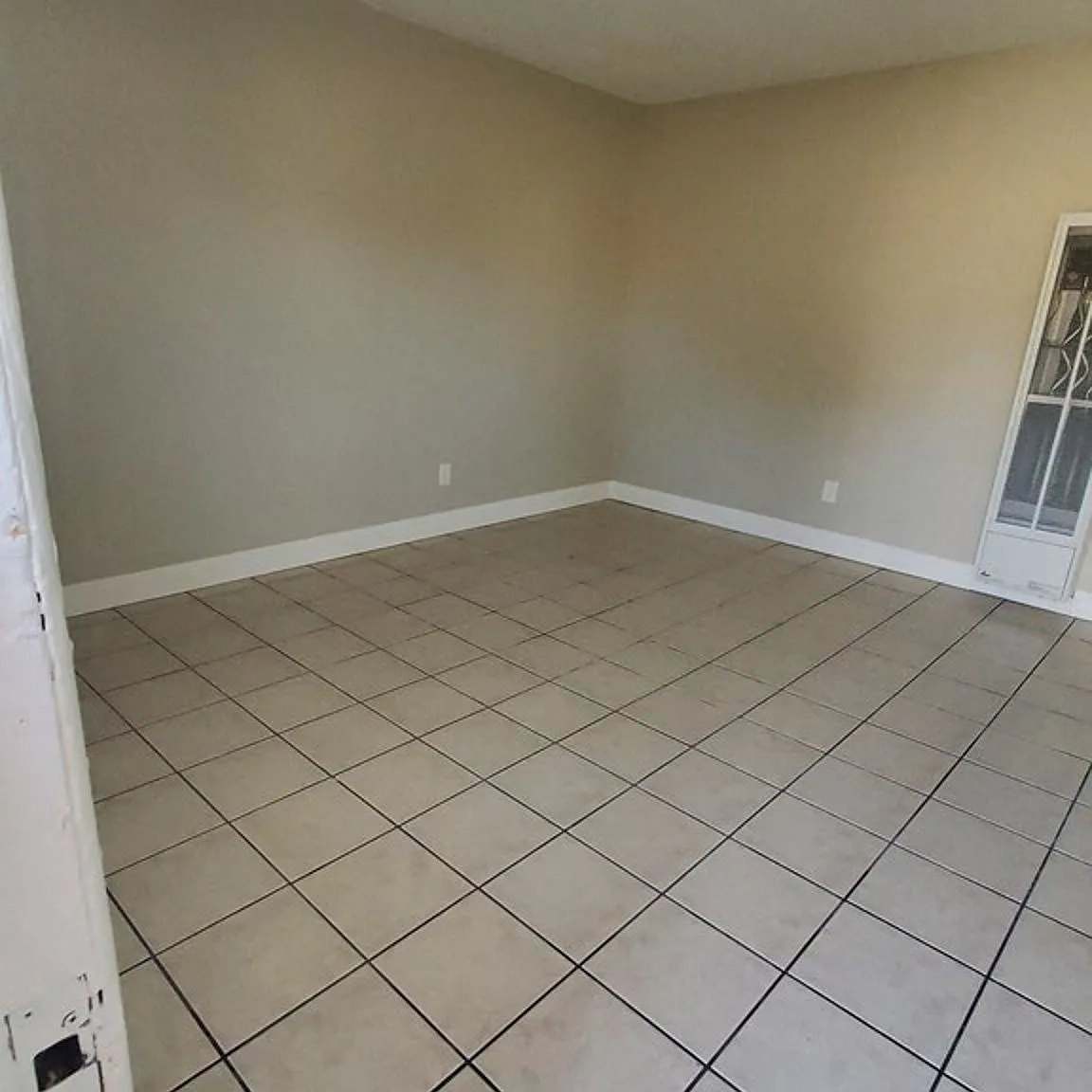 2039 Wallace Ave. — Photo 4