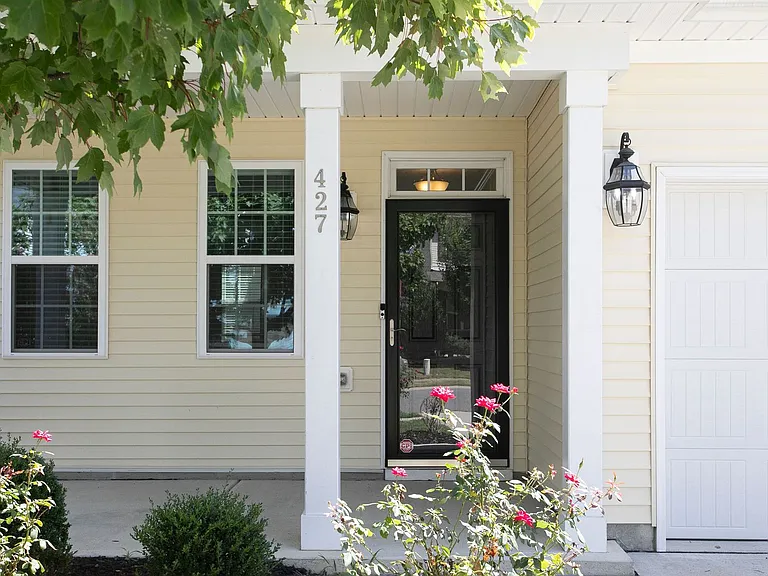 427 Stapleford Ln — Photo 3