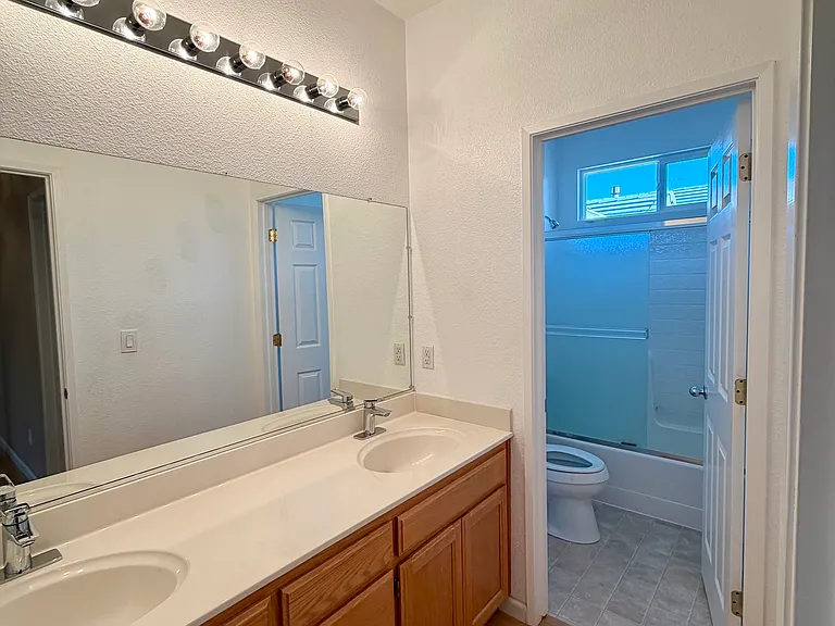 1896 Bramblewood Dr — Photo 8